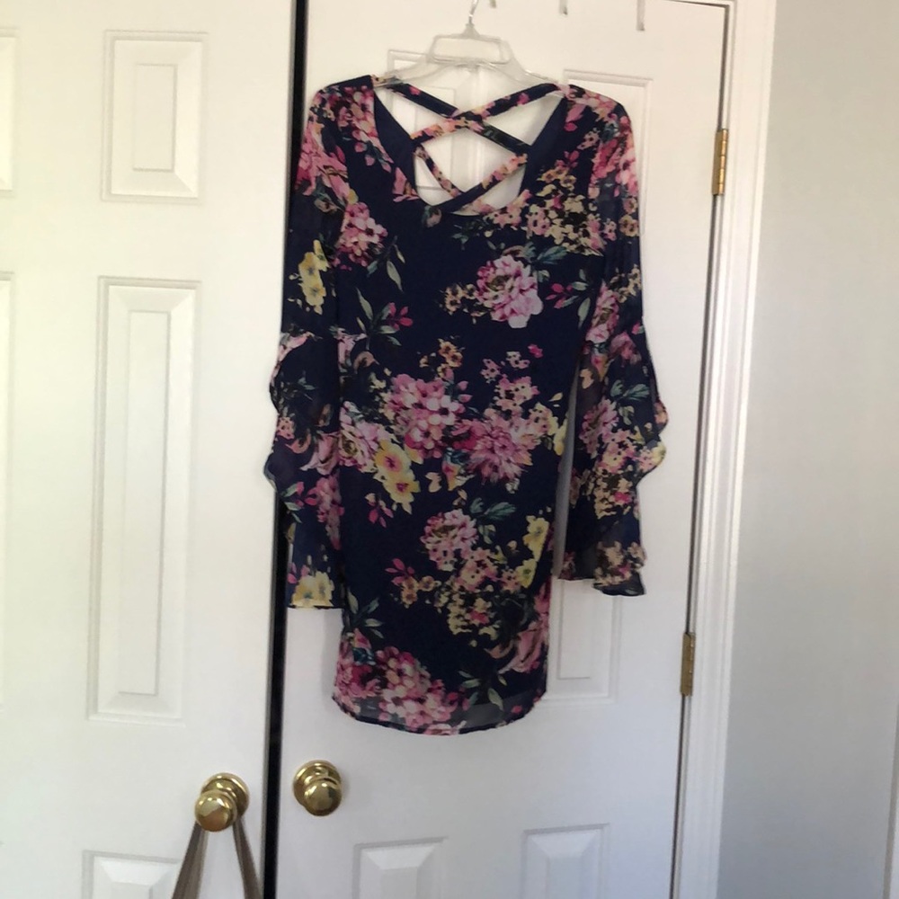 Women’s small floral mini dress